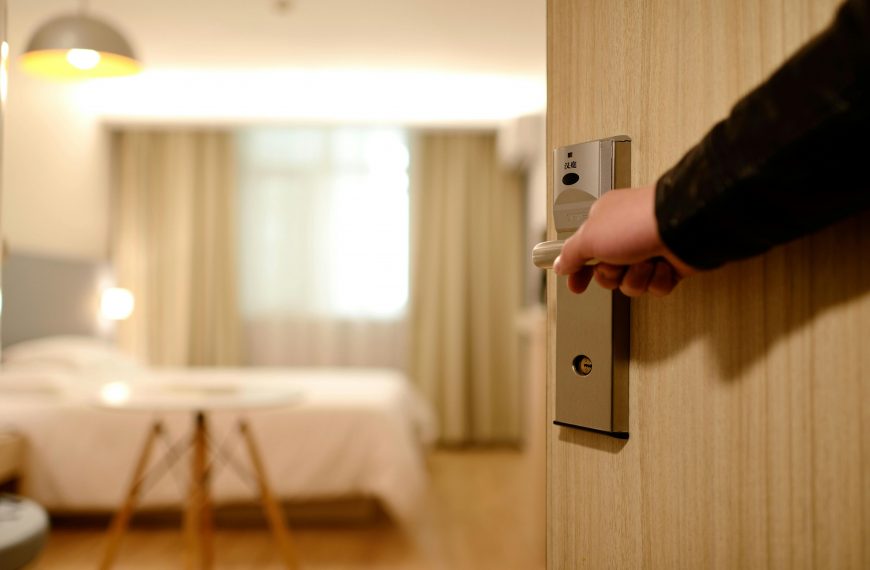 are hotels cheaper last minute